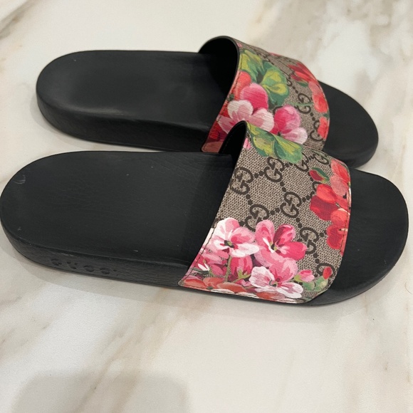 Gucci slides - Picture 1 of 1